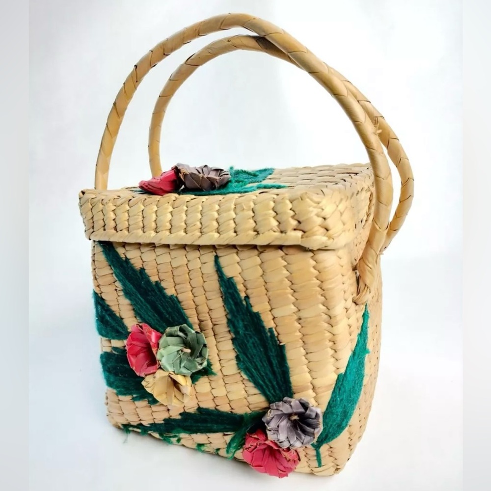 LAST CHANCE Vintage Woven Rattan Straw Handbag Purse Flowers Cube Square 1960s